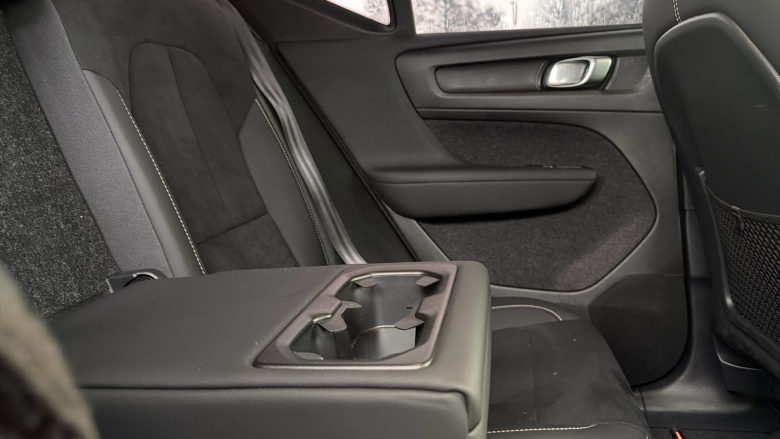 Volvo XC40 2.0 B4P Plus Dark 5dr Auto Petrol Estate